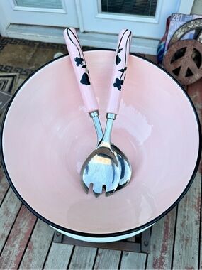 VINTAGE 80S MARY KAY 13 INCH CERAMIC SERVING BOWL WITH STAINLESS UTENSILS